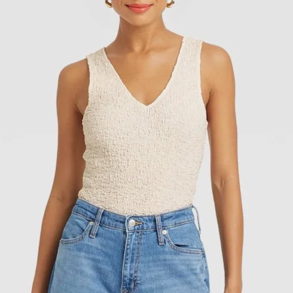 A New Day Women's Cream Textured Sleeveless Tank Top in a Size Large.